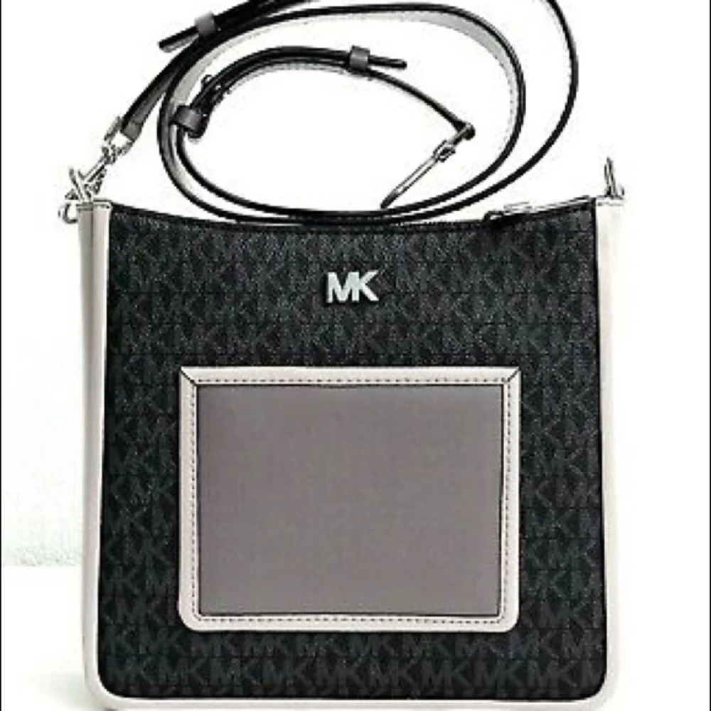 Michael Kors Gloria Pocket Swing Pack Crossbody